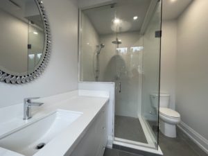 Guest room walk in shower